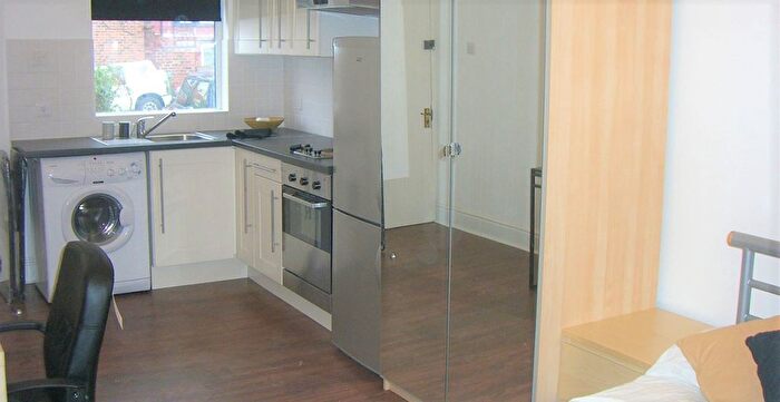 1 Bedroom Studio To Rent In Flat, Kelso Road, LS2