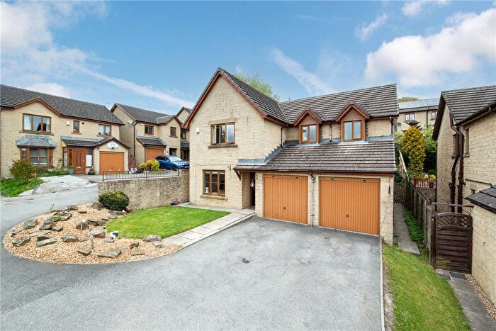 4 Bedroom Detached House For Sale In Kirkcroft, Denholme, BD13