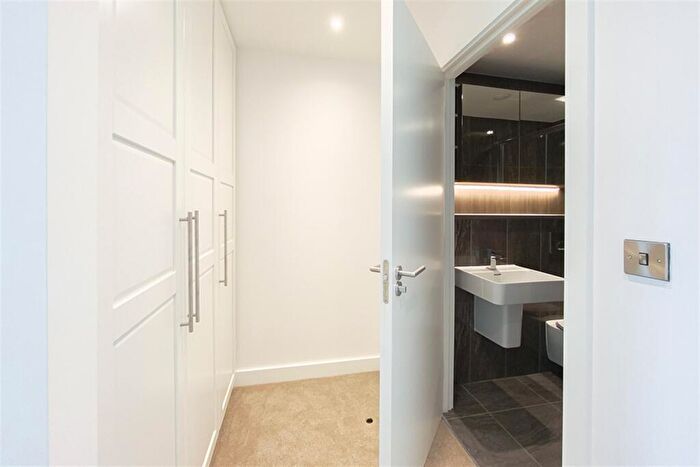 2 Bedroom Apartment To Rent In Elizabeth Tower, M15
