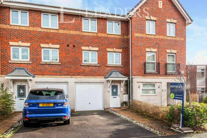 3 Bedroom Town House To Rent In Crispin Way, Uxbridge, UB8