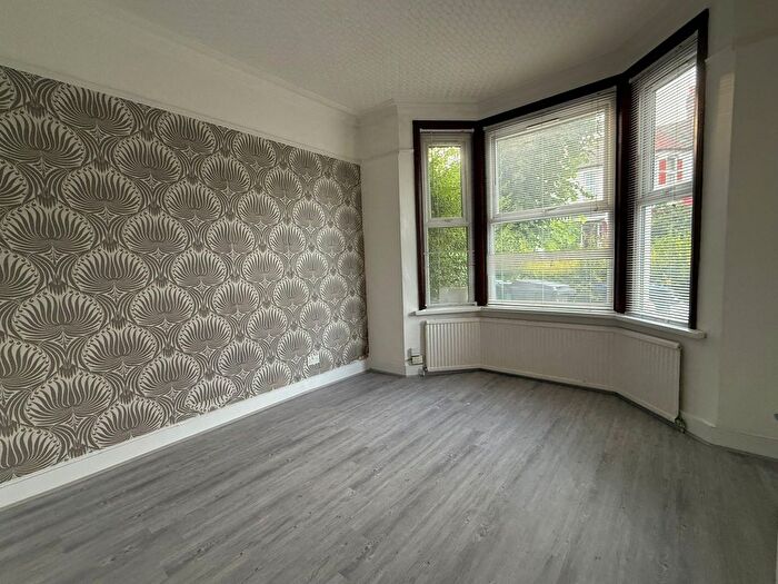 3 Bedroom Terraced House To Rent In Squires Lane, Finchley, London, London, N3