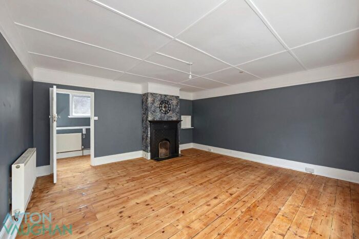 3 Bedroom Flat To Rent In Gloucester Place, Brighton, BN1