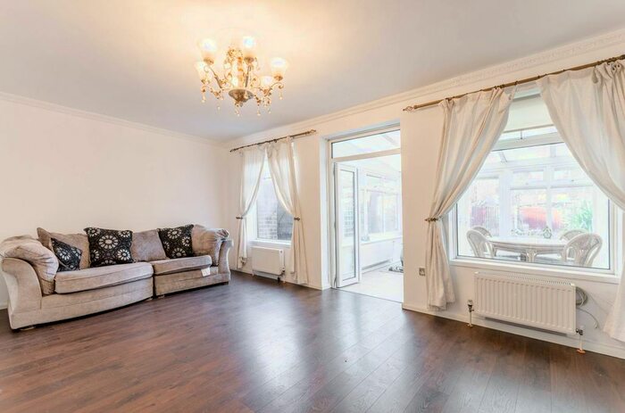 3 Bedroom Property To Rent In Bray Drive, Canning Town, London E16