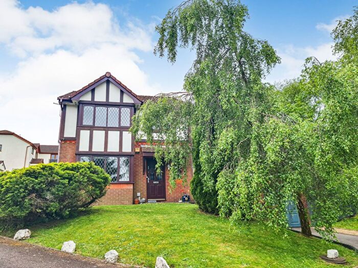 3 Bedroom Detached House For Sale In Ffordd Dryden, Killay, Swansea, SA2