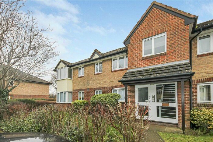 2 Bedroom Flat To Rent In Shepperton Court Drive, Shepperton, Surrey, TW17