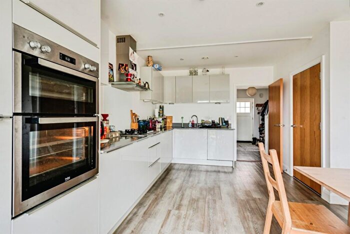 3 Bedroom End Of Terrace House For Sale In Sher Afzal Close, Oxford, OX4