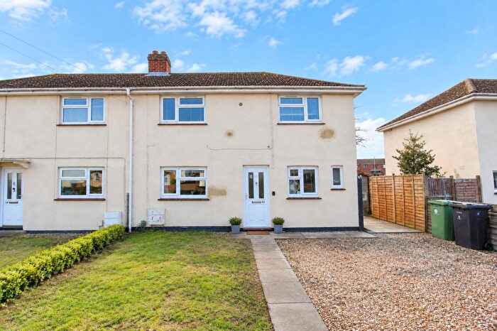 3 Bedroom Semi-Detached House For Sale In Potton Road, Biggleswade, SG18