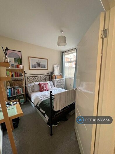 3 Bedroom Terraced House To Rent In Oldfield Road, Bristol, BS8