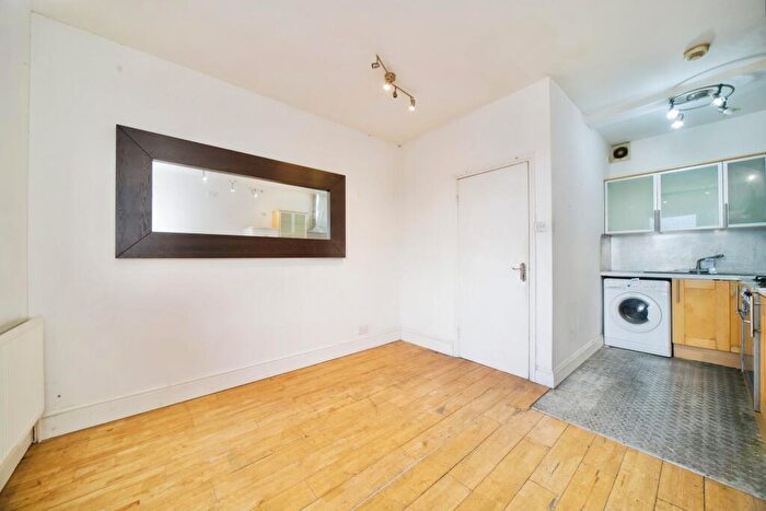 2 Bedroom Flat For Sale In St. Leonards Street, London, E3