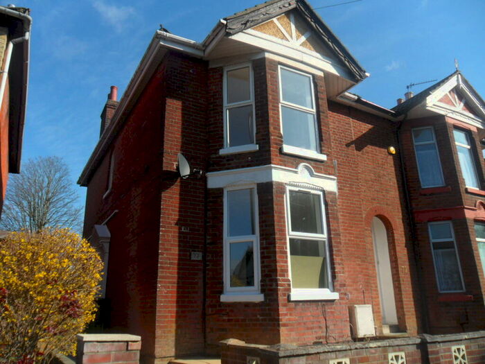 2 Bedroom Flat To Rent In Waterloo Road Flat, SO15