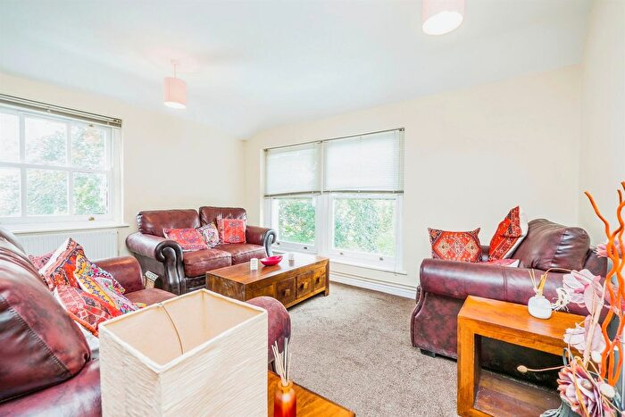 2 Bedroom Flat For Sale In Cathedral Road, Pontcanna, Cardiff, CF11