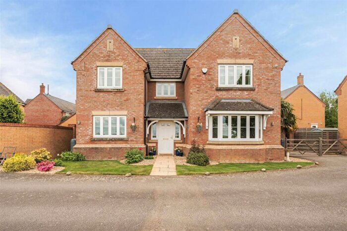 5 Bedroom Detached House For Sale In North Meadow View, Duston, Northampton, NN5