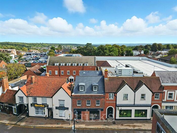 2 Bedroom Apartment For Sale In High Street, Billericay, CM12