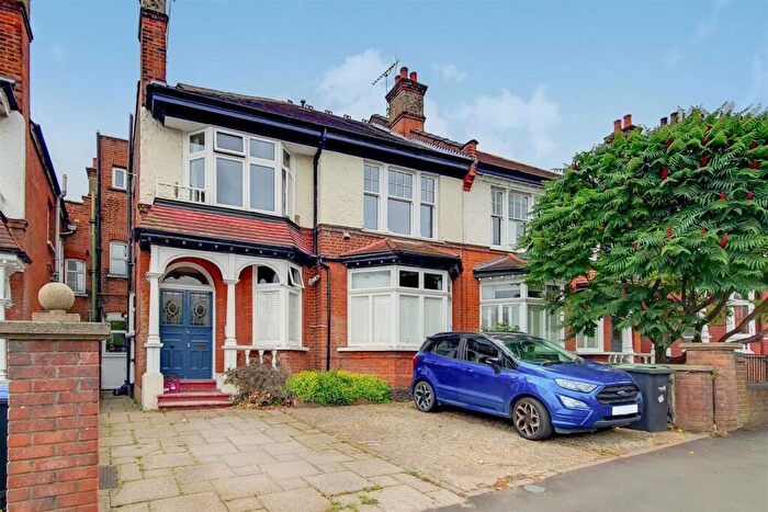 2 Bedroom Flat To Rent In Station Road, Winchmore Hill, N21
