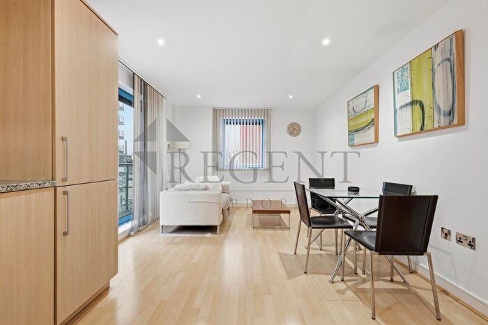 2 Bedroom Apartment To Rent In Western Gateway, Royal Victoria Docks, E16