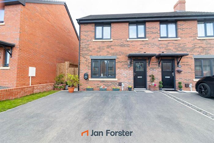 3 Bedroom Semi Detached House For Sale In Thistle Way, Callerton, Newcastle-upon Tyne, NE5