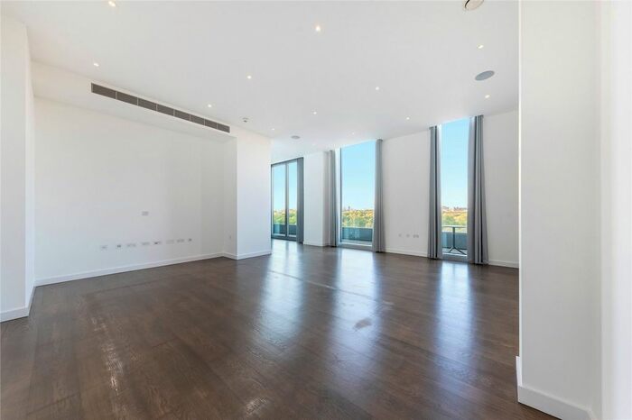 3 Bedroom Flat To Rent In Wellington House, Buckingham Gate, St. James's Park, London, SW1E