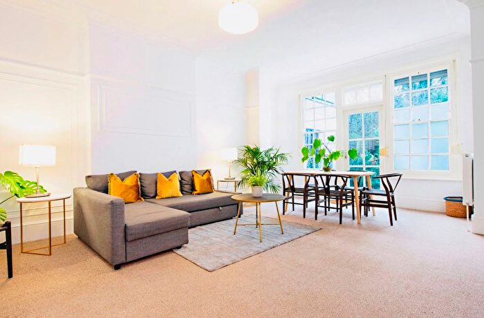 2 Bedroom Flat To Rent In Finchley Road, London, NW3