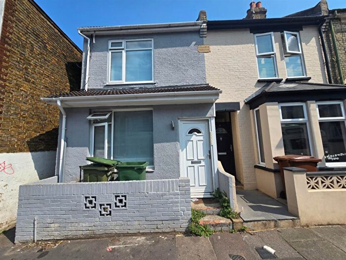 Studio To Rent In Priestfield Road, Gillingham, ME7