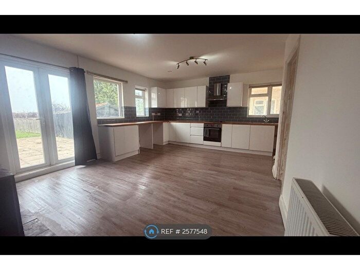 3 Bedroom Semi-Detached House To Rent In Curf Terrace, Chatteris, PE16