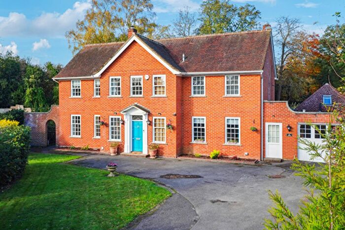 5 Bedroom Detached House For Sale In Sandisplatt Area, Maidenhead, SL6