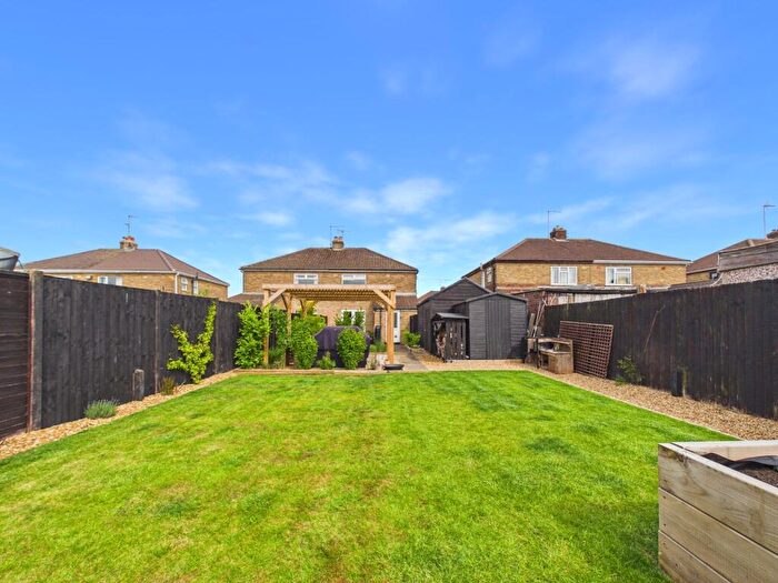 3 Bedroom Semi-Detached House For Sale In Oakdale Avenue, Peterborough, PE2