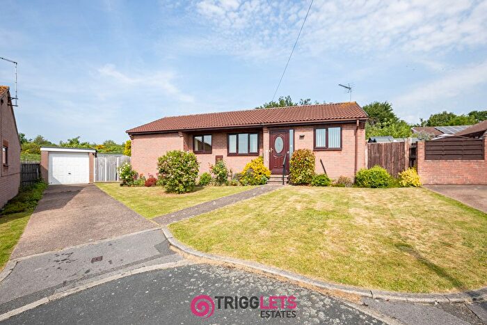 3 Bedroom Flat For Sale In Steeton Court, Elsecar, Barnsley, S74