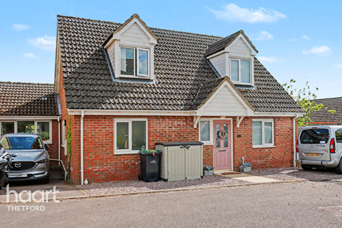 4 Bedroom Chalet For Sale In School Close, Lakenheath, IP27