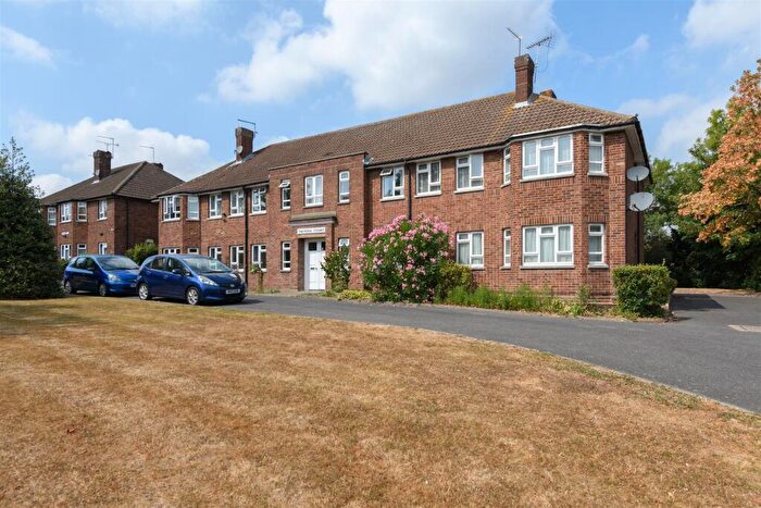 3 Bedroom Flat For Sale In Trevena Court, Avenue Road, London, N14