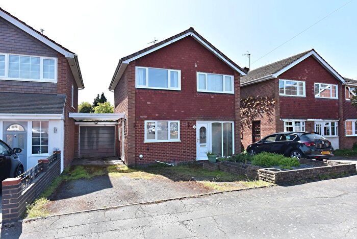 3 Bedroom Link Detached House For Sale In Kingswinford, Cherry Tree Road, DY6