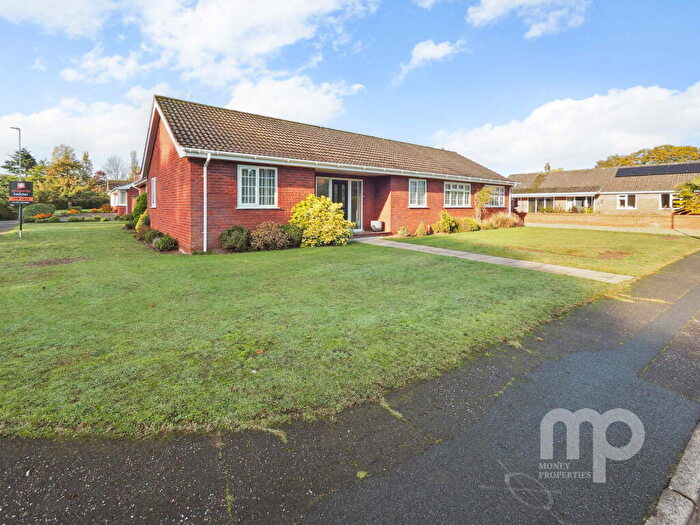 4 Bedroom Detached House For Sale In Carrs Hill Close, Costessey, Norwich, NR8