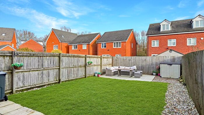 3 Bedroom Semi-Detached House For Sale In Yarn Close, Walkden, M28