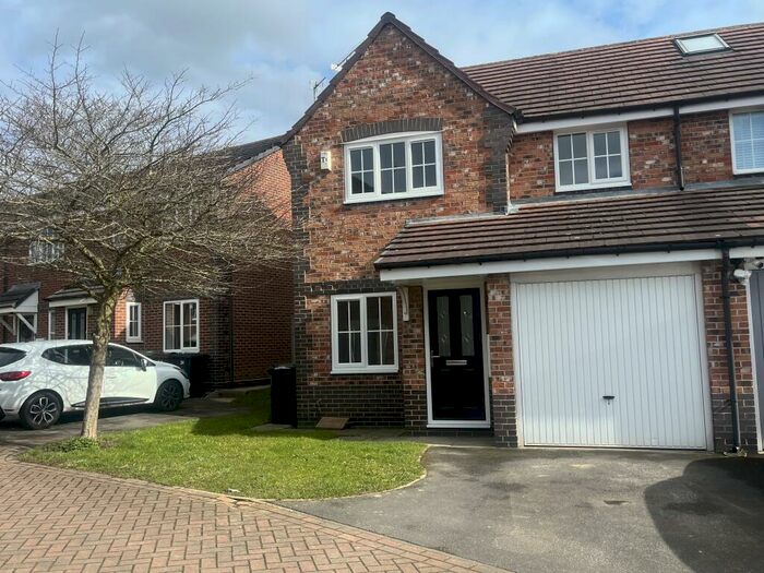 3 Bedroom House To Rent In Mead Road, Leeds, LS15