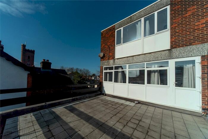 3 Bedroom Flat To Rent In High Street, Epping, Essex, CM16