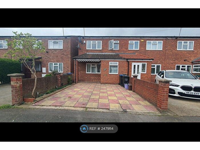 3 Bedroom Semi Detached House To Rent In Sycamore Gardens, Mitcham, CR4
