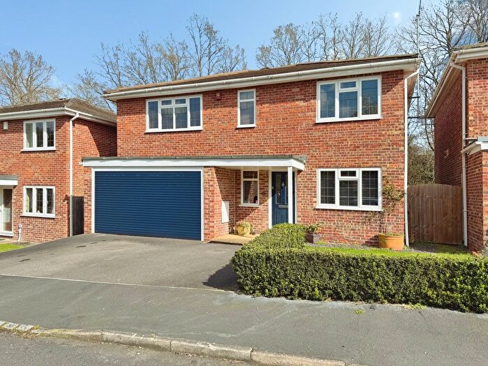 4 Bedroom Detached House For Sale In The Brambles, Crowthorne, Berkshire, RG45