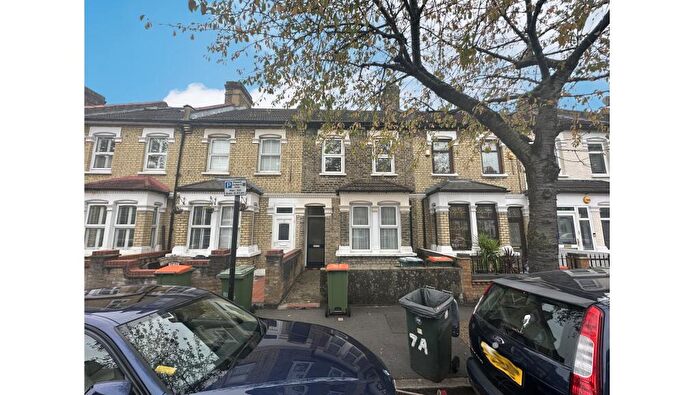 1 Bedroom Flat For Sale In First Floor Flat, Rothsay Road, Forest Gate, London, E7