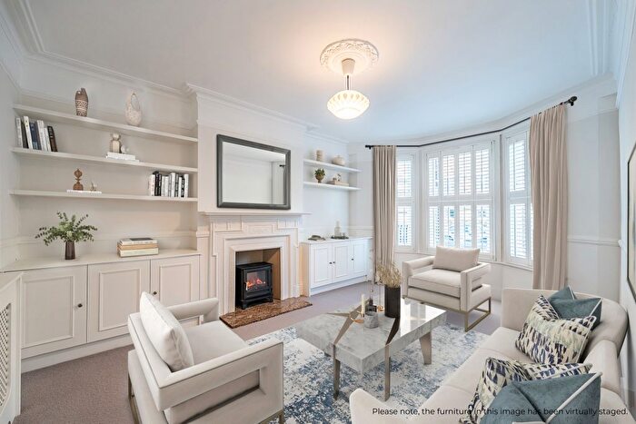 2 Bedroom Flat To Rent In Aristotle Road, London, SW4