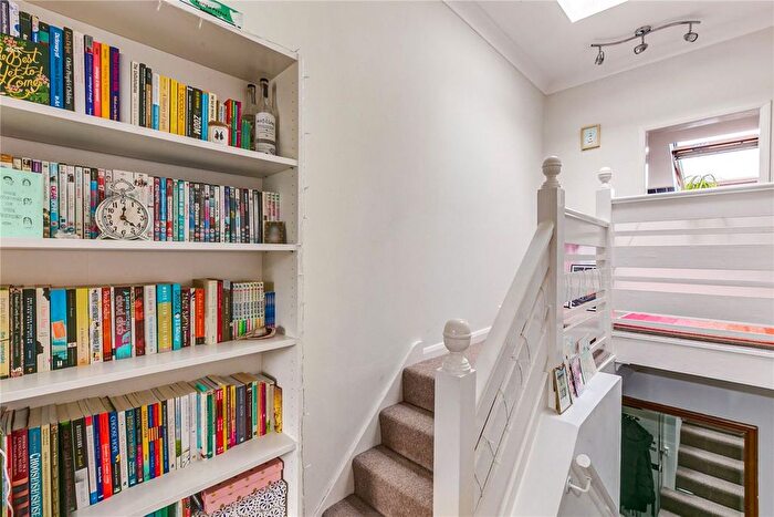 1 Bedroom Flat To Rent In Garratt Terrace, London, SW17