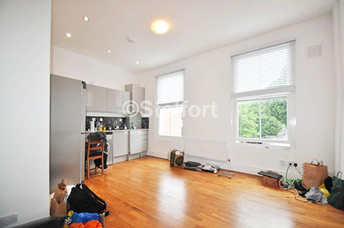 1 Bedroom Flat To Rent In Packington Street, London, N1