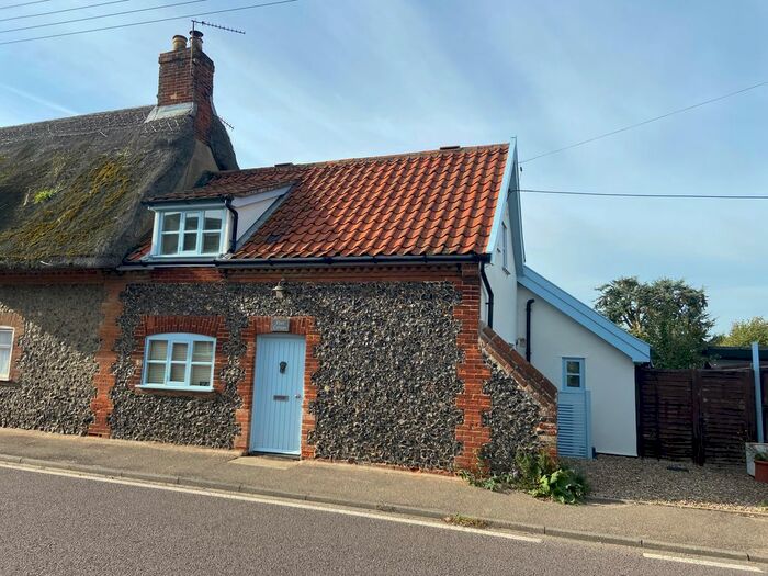 2 Bedroom Semi-Detached House To Rent In The Street, Rickinghall, IP22