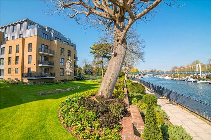 2 Bedroom Flat To Rent In Camera House, Teddington, TW11