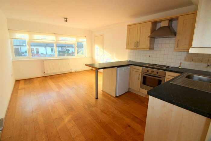 1 Bedroom Flat To Rent In The Broadway Cheam Surrey, SM3