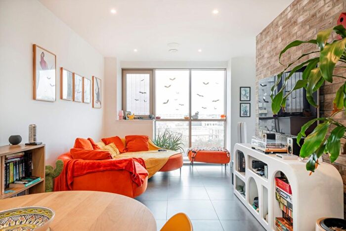 2 Bedroom Flat For Sale In White Post Lane, Hackney Wick, E9