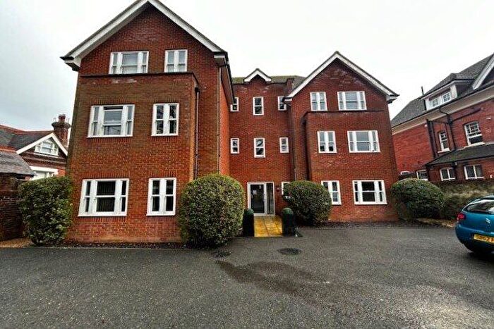 2 Bedroom Flat To Rent In Grassington Road, Eastbourne, BN20