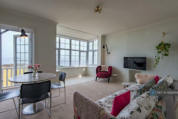 2 Bedroom Flat To Rent In Palm Bay Court, Margate, CT9