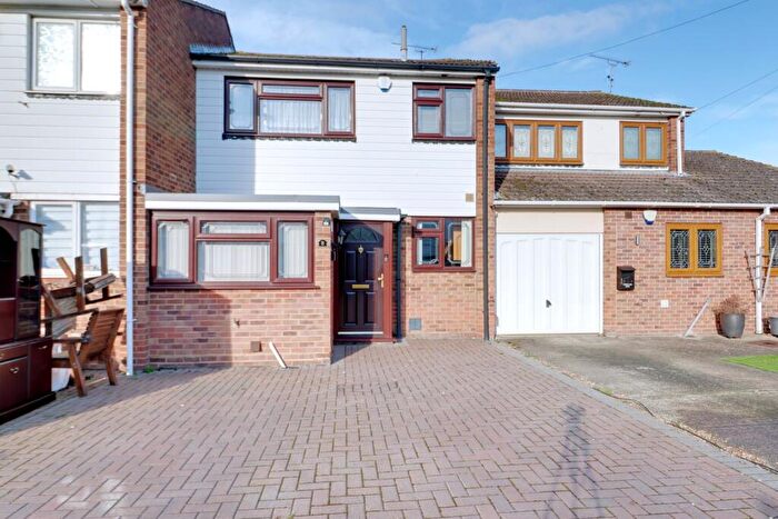 3 Bedroom Terraced House For Sale In Greenacres Close, Rainham, RM13
