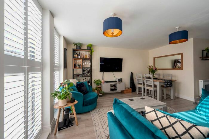 2 Bedroom Maisonette To Rent In Worple Road, Wimbledon, London, SW19