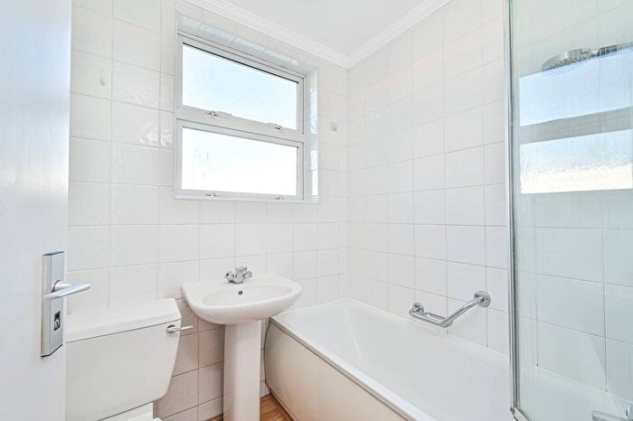 2 Bedroom Flat For Sale In Haverstock Hill, Hampstead, London, NW3