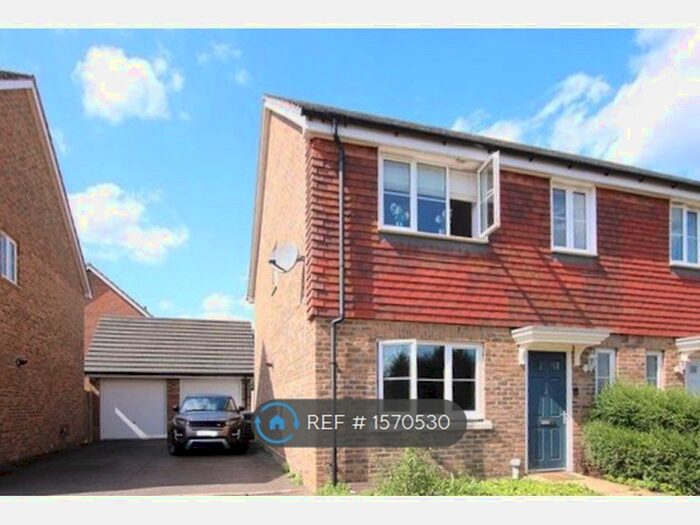 4 Bedroom Semi-Detached House To Rent In Cheshunt, Cheshunt, EN8